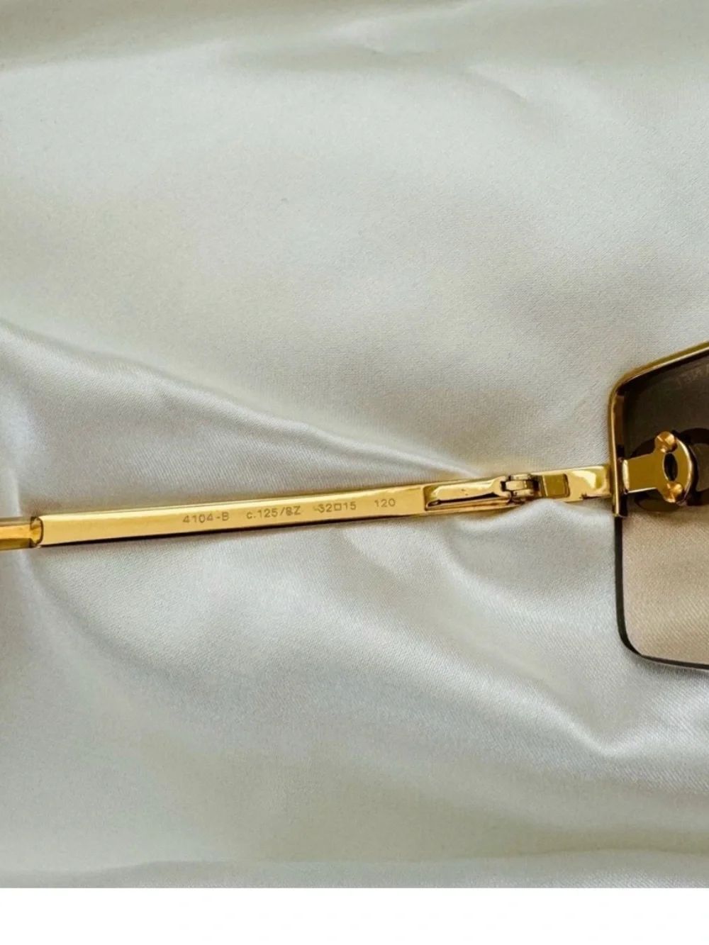 Like New 💫CHANEL Gold Gradient Rimless Logo Sunglasses